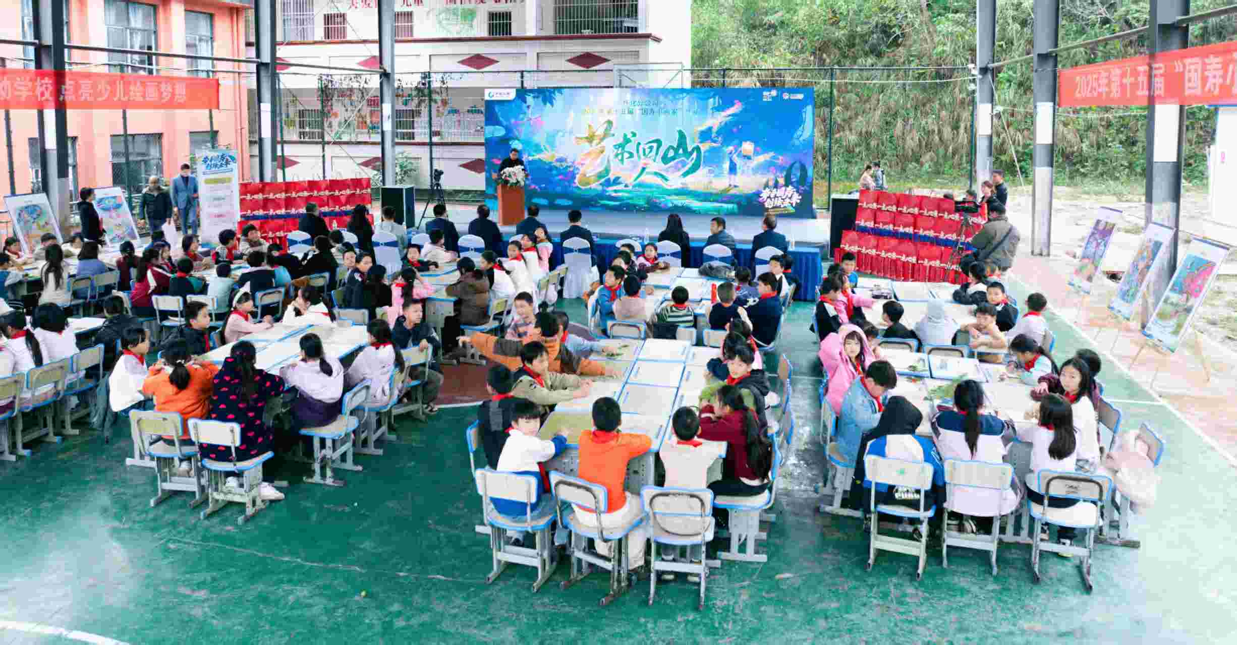 第十五屆“國壽小畫家”少年兒童“藝術回山”公益活動在懷化成功舉辦。單位供圖