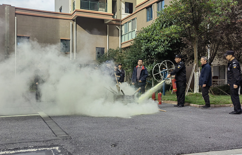 開展滅火實操培訓。衡陽消防供圖