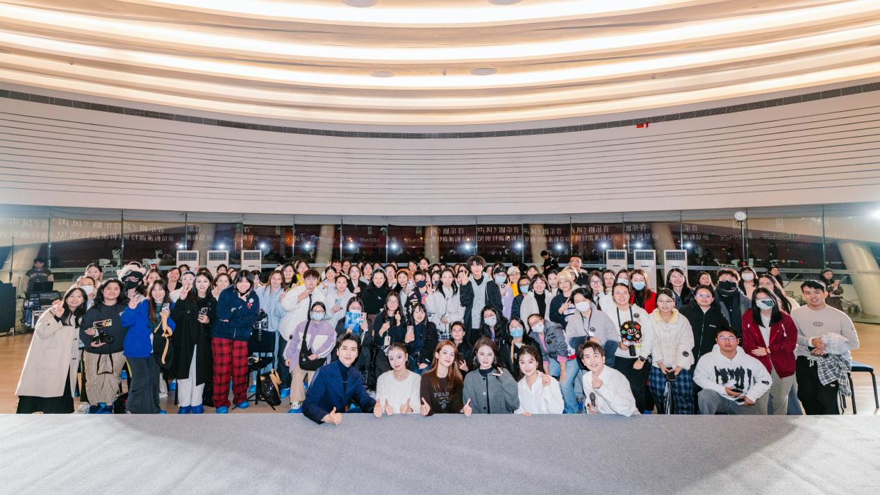 见面会合影。单位供图