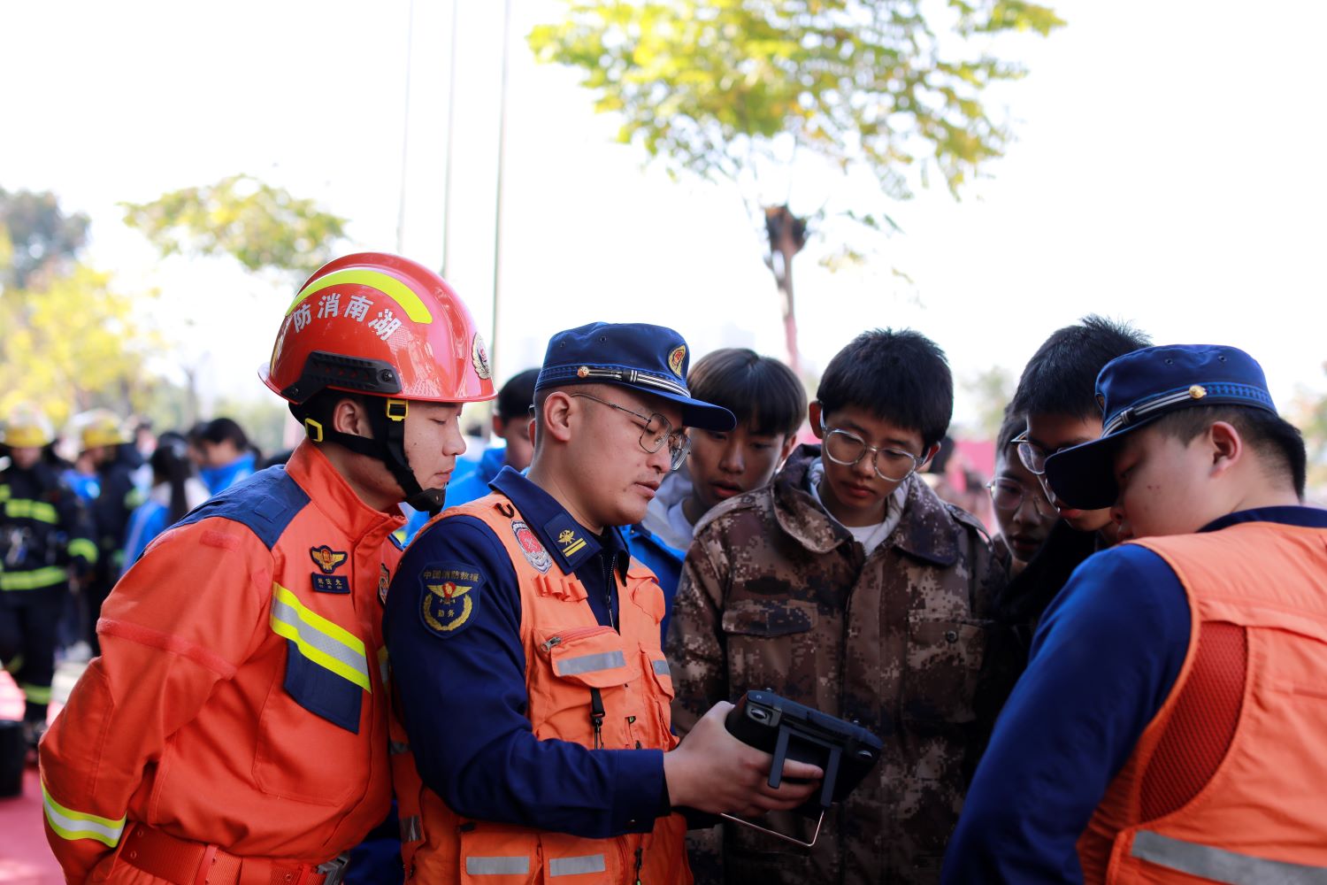 參觀救援設備（單位供圖）