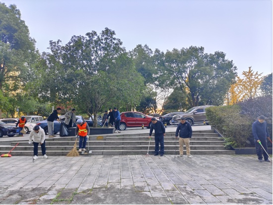 咸嘉湖街道银谷国际社区开展“人人动手 洁净家园”卫生大扫除。单位供图