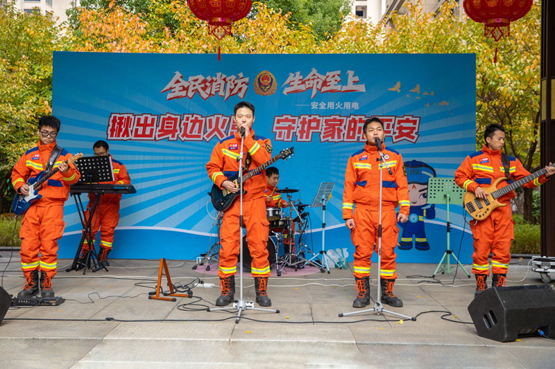 衡陽消防“藍雁樂隊”參與活動。衡陽消防供圖