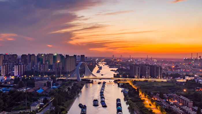 1483公里内河航道、249公里三级以上高等级航道,构筑起淮安“通江达海”的现代水运骨架。淮安市委网信办供图