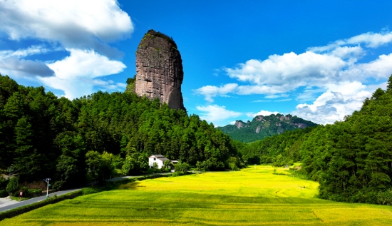 賀君秋季賽段獲獎作品《放眼秋韻鑲崀山》。受訪單位供圖