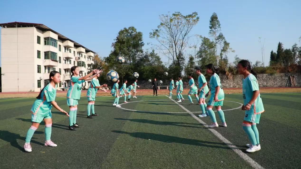 趣味小游戏和基本功练习。唐桂海摄