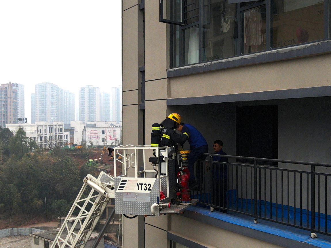 云梯高空救援（单位供图）