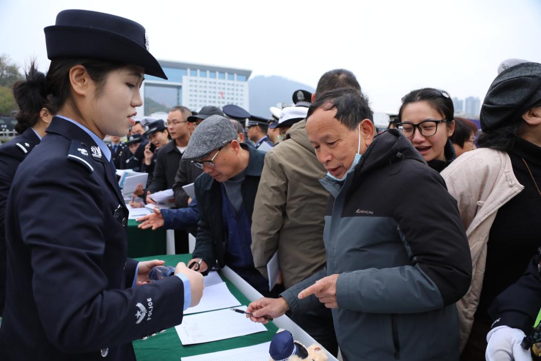 宣傳展區向群眾普及反恐防范要點（受訪單位供圖）