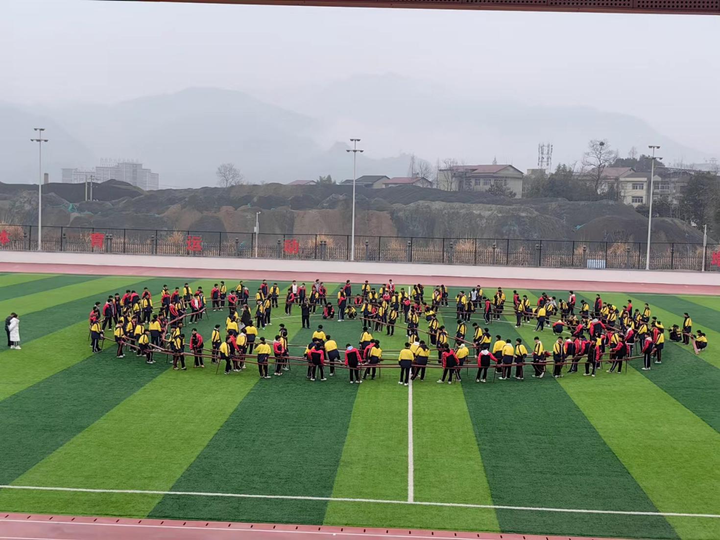 板板龙灯走进慈利县职专。慈利县委宣传部供图