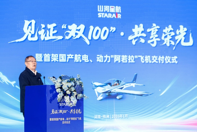 山河星航创始人、董事长、首席专家何清华介绍研发情况。受访单位供图