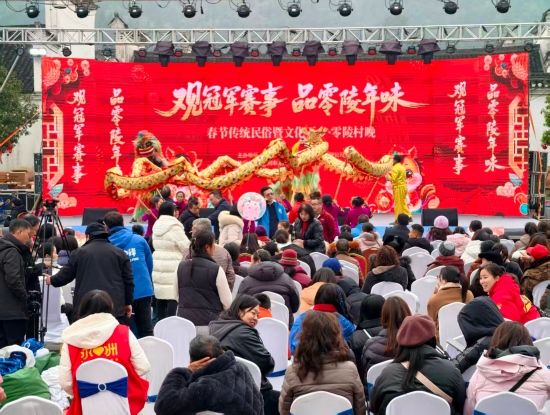 舞龙表演。受访单位供图