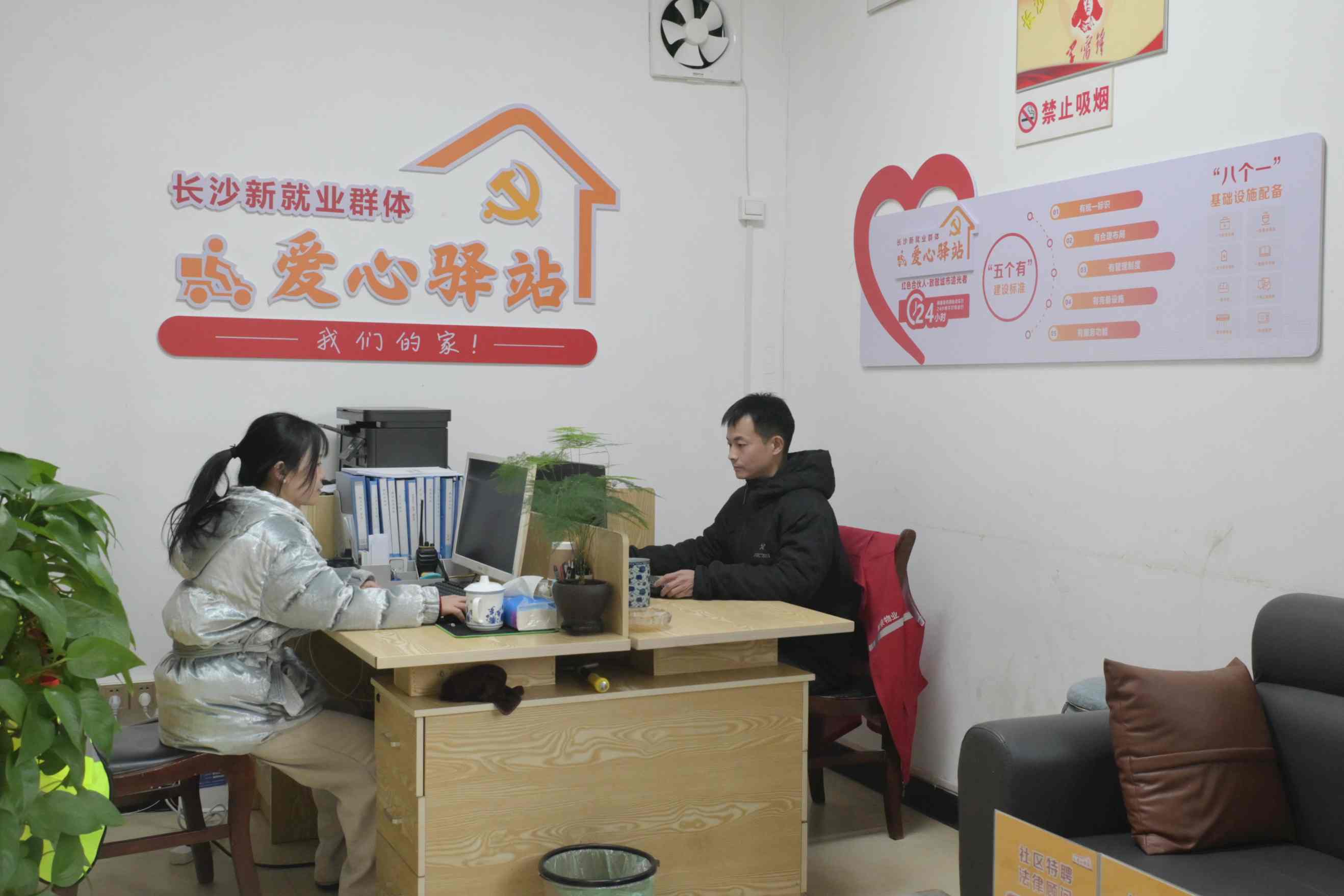 驿站严格按照“五个有”标准建设——有统一标识、合理布局、管理制度、完备设施（单位供图）