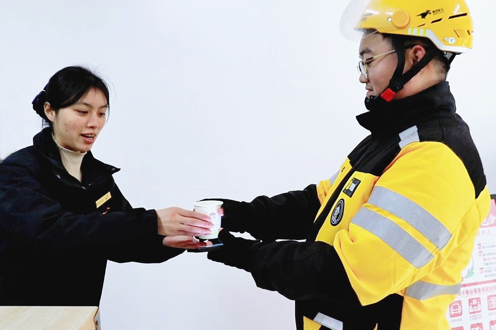 爱心驿站提供暖心姜茶（单位供图）