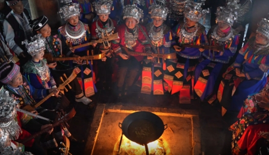 琵琶弹唱。宋三龙摄