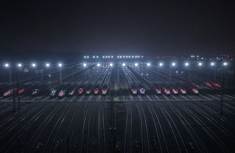 復興號動車組整裝待發。陳天學攝