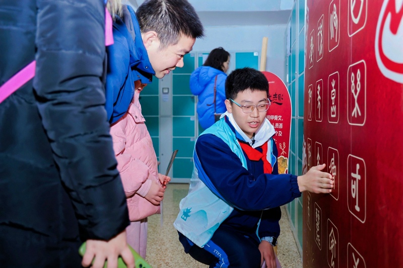 甲骨文识字互动。受访单位供图