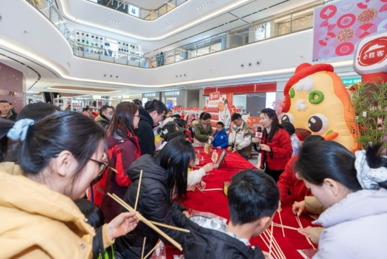 市民参与新春竹编非遗活动。受访单位供图