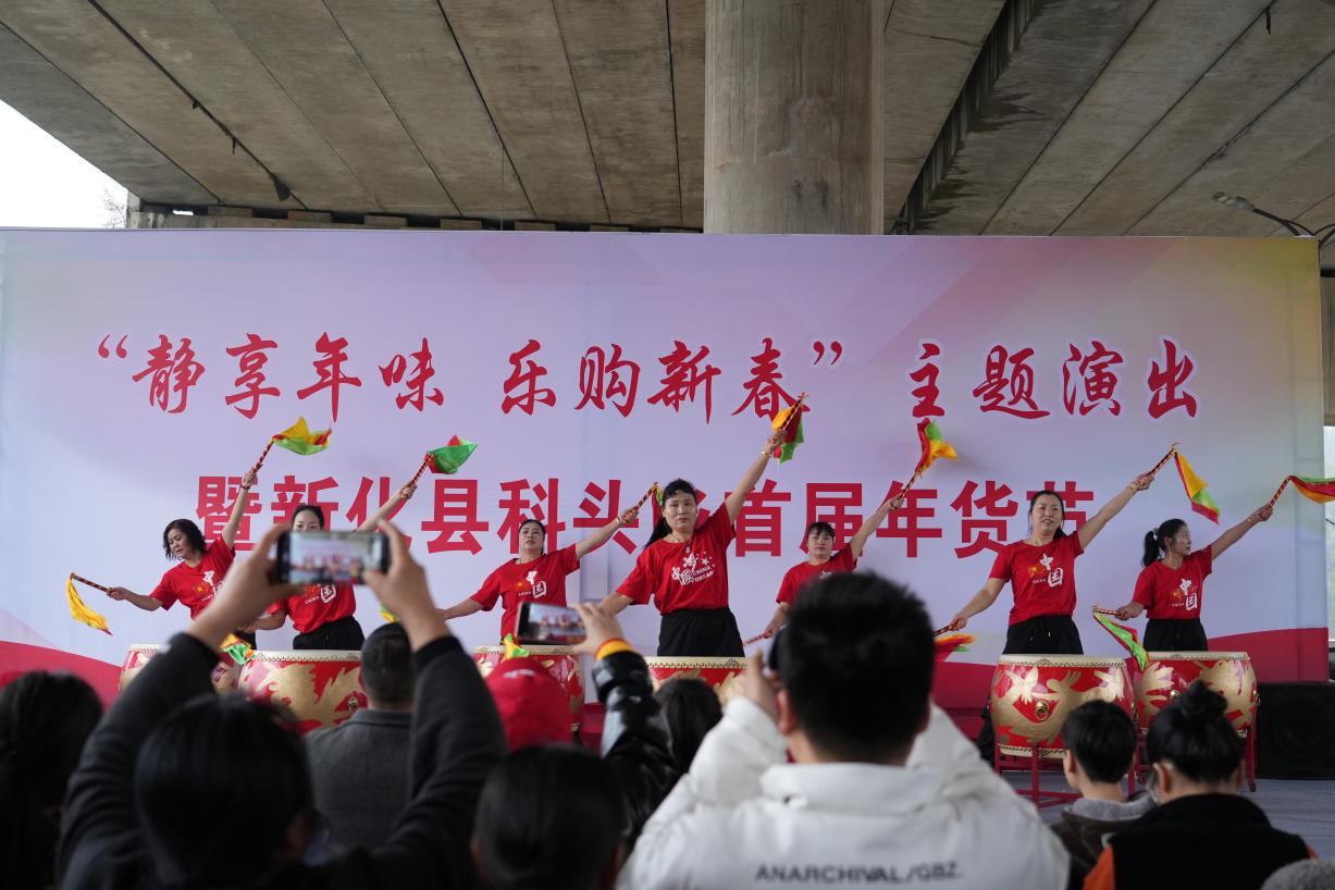 击鼓表演。熊方杰摄