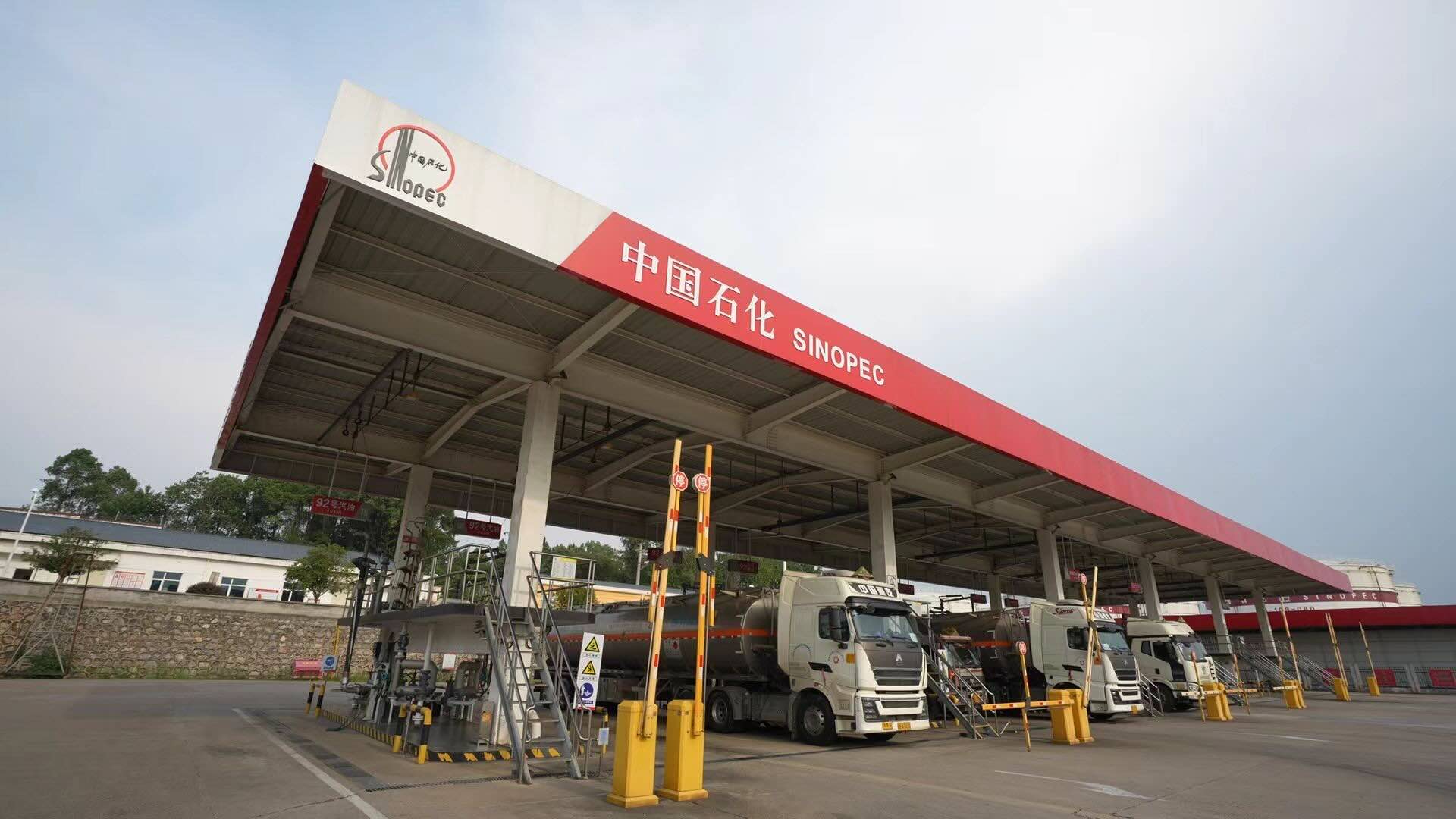 大浦油庫春運保供發油區現場。雷欣雨攝