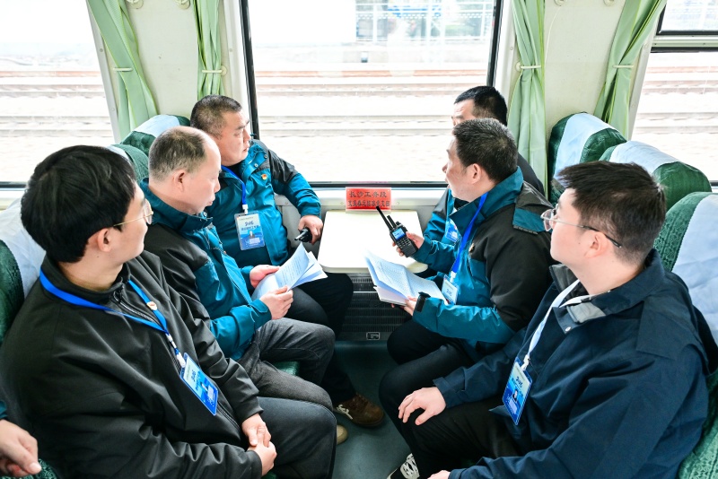 車廂內召開調度會議。受訪單位供圖