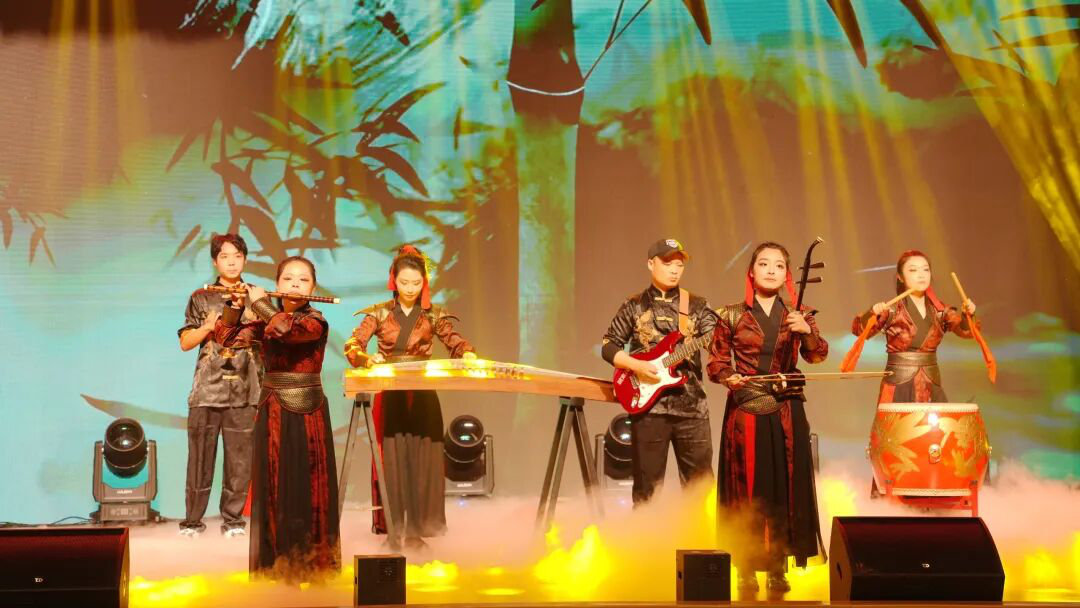 晚会现场。张燕摄