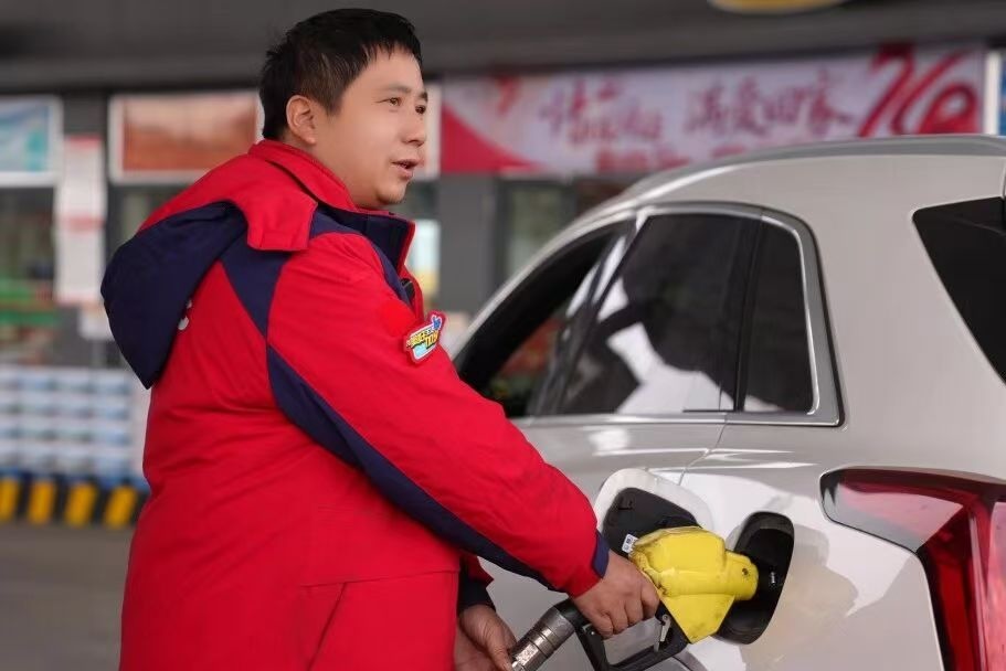 坚守加油泵岛的游学朋 单位供图