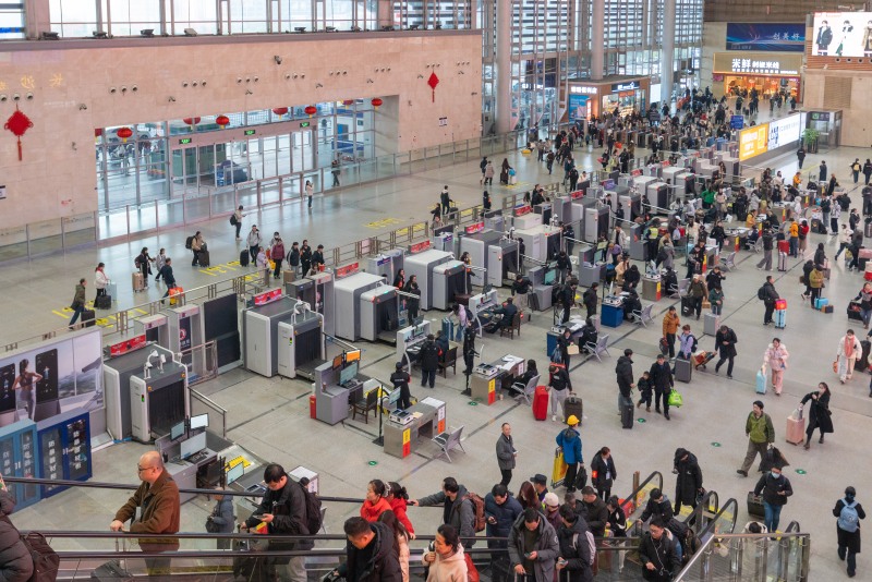 旅客正有序通過安檢。受訪單位供圖