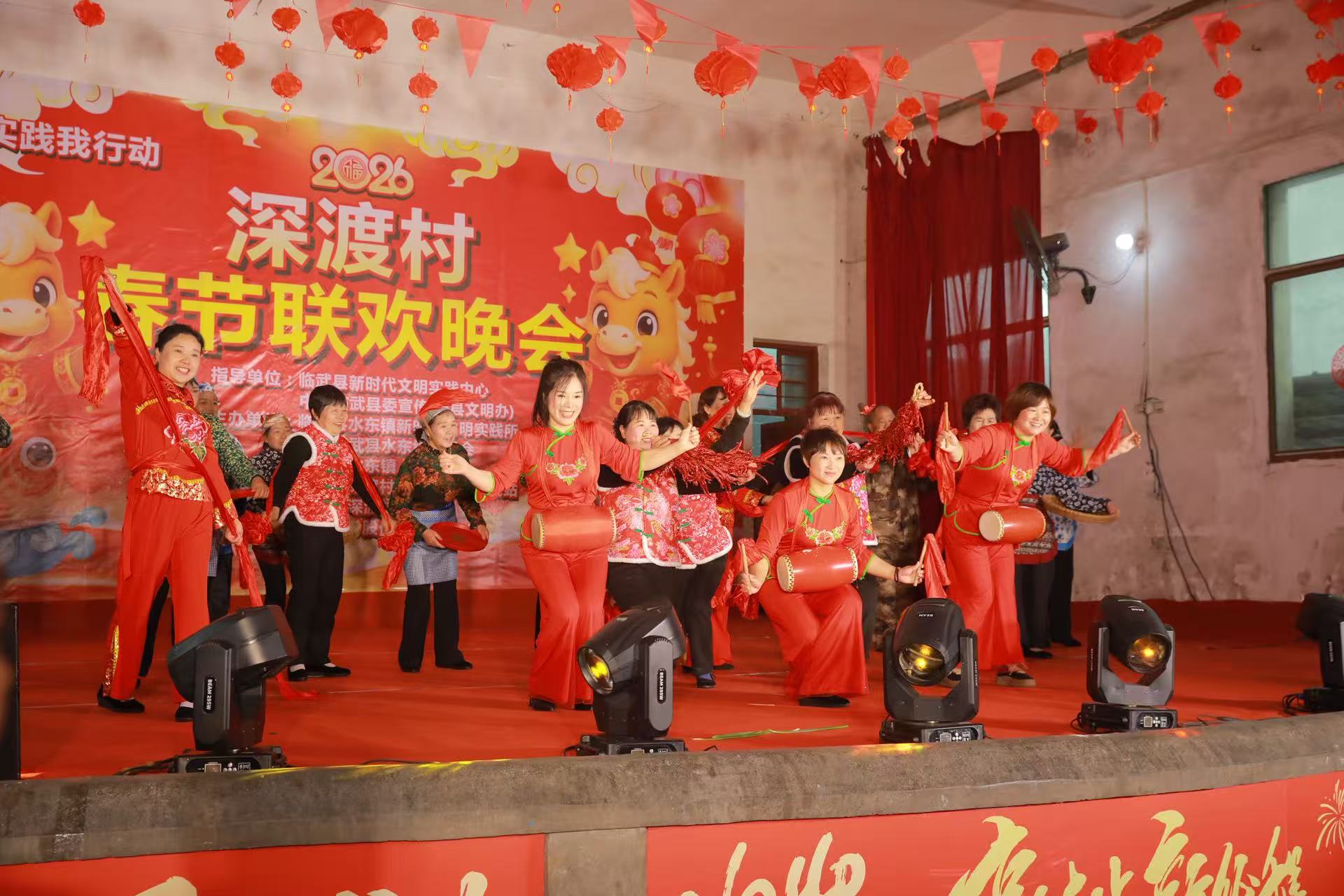 2月9日水东镇深渡村举行春节联欢晚会现场。受访单位供图