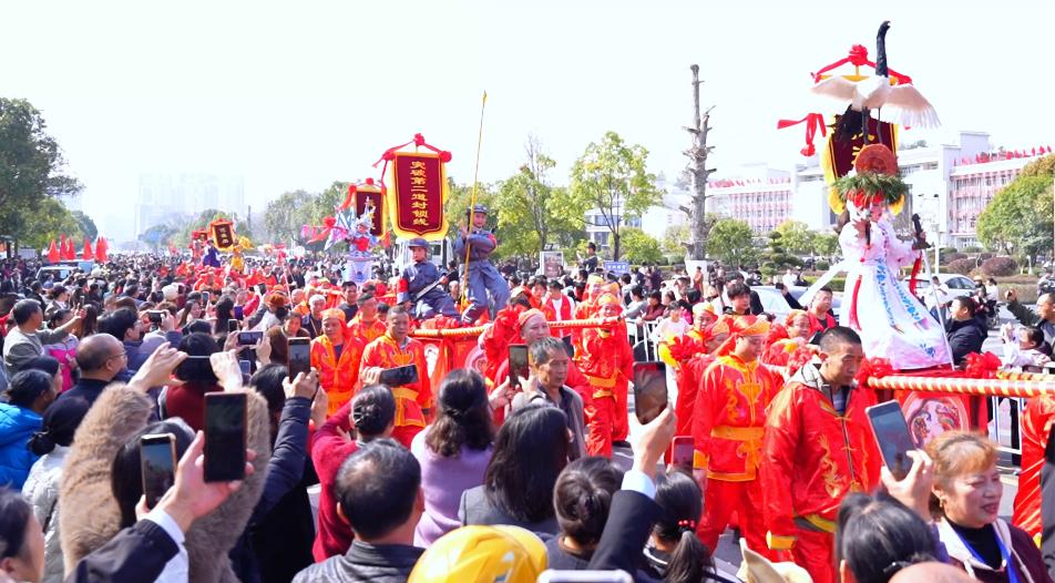 汝城抬阁(装故事)民俗展演现场热闹非凡。中共汝城县委宣传部供图