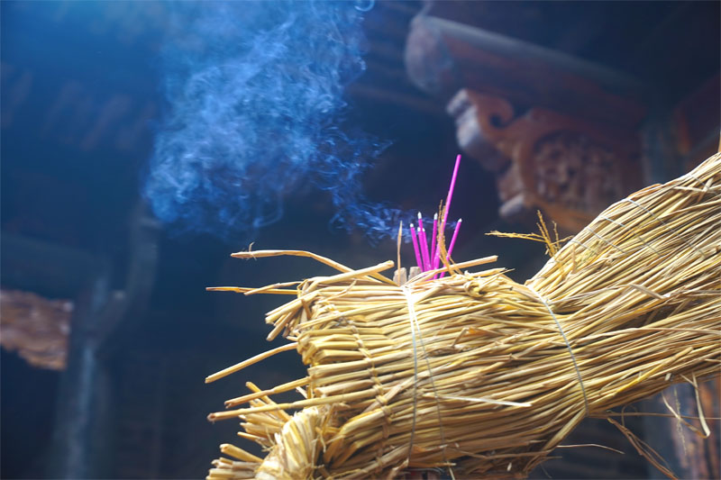 香火袅袅祥龙薪动。蒋淑芬摄