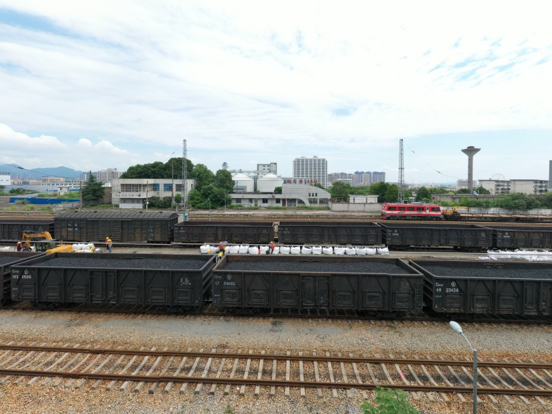 等待運行的電煤車廂。受訪單位供圖