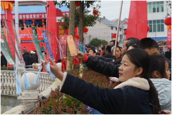 猜燈謎。陳敬攝