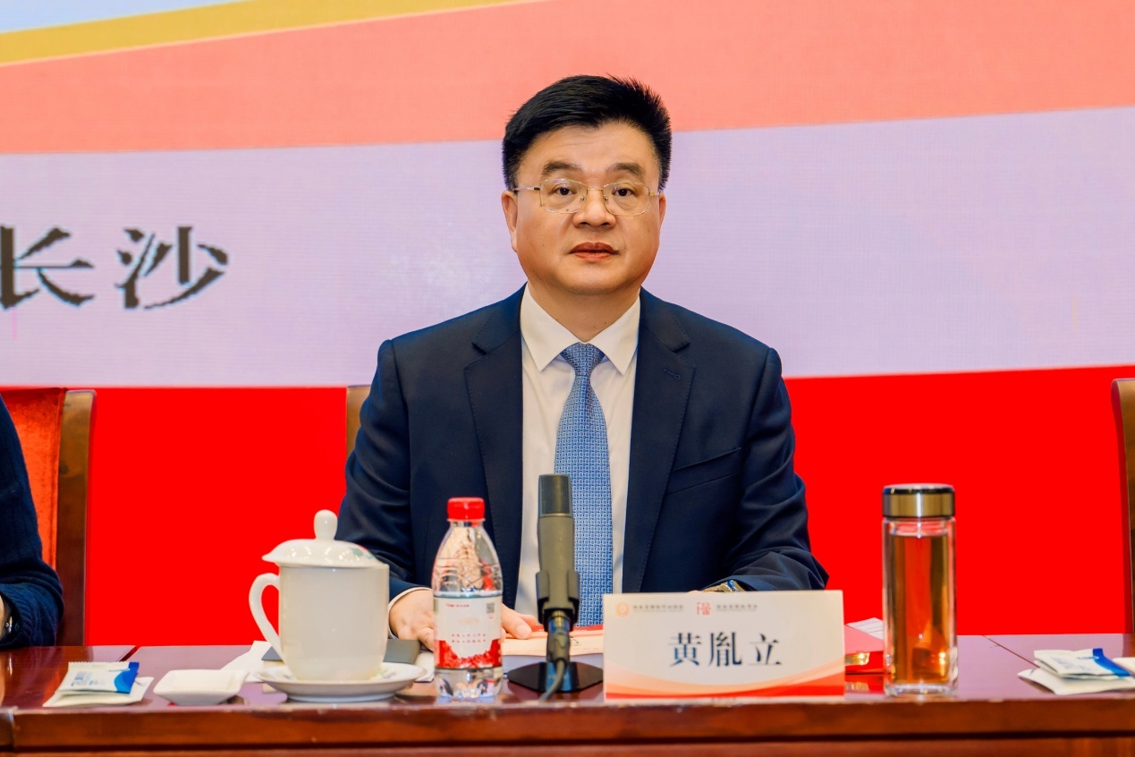 (中国人寿湖南省分公司党委书记、总经理黄胤立同志当选为湖南省保险行业协会会长。单位供图)