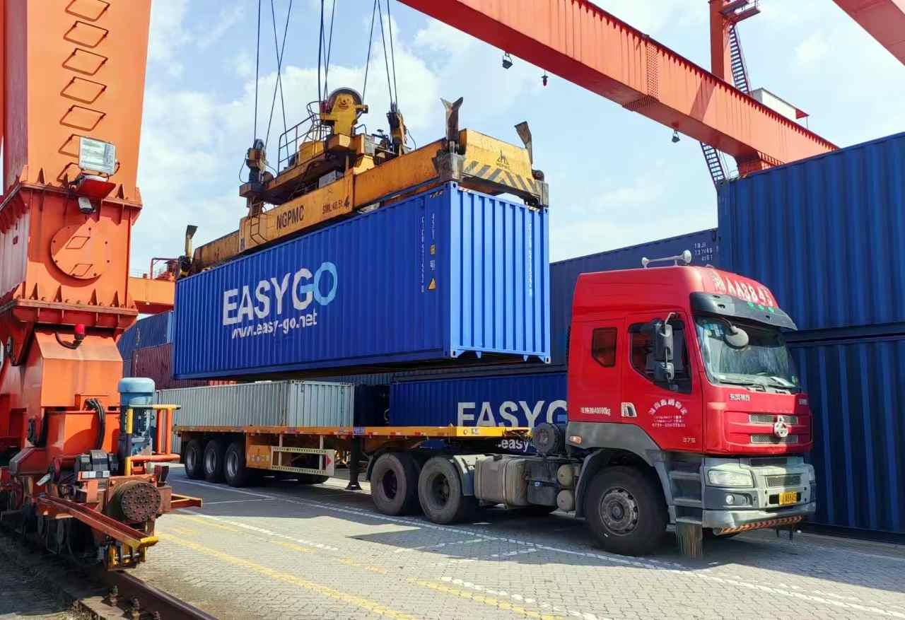 湖南中烟公铁联运发货现场。单位供图