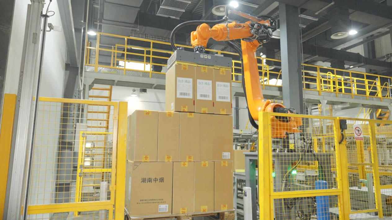 湖南中烟开展塑料烟箱循环利用现场。单位供图