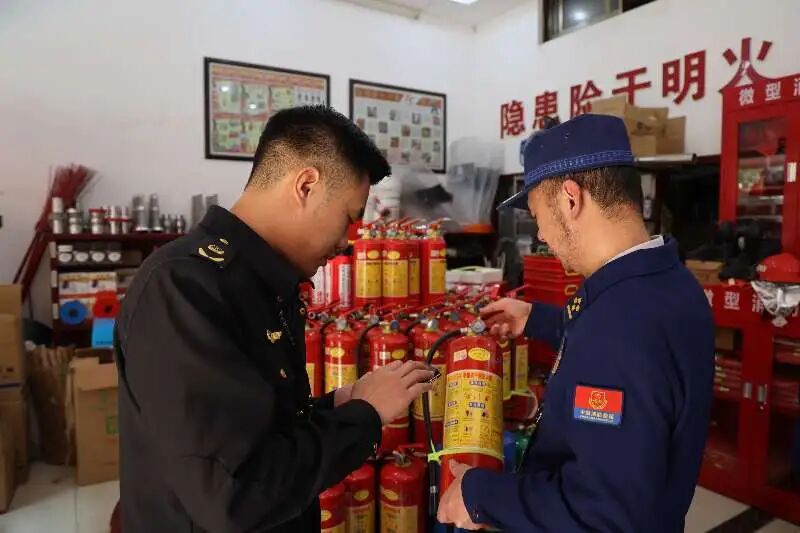 新化县消防救援局联合县市场监督管理局开展消防产品质量专项检查行动(单位供图)