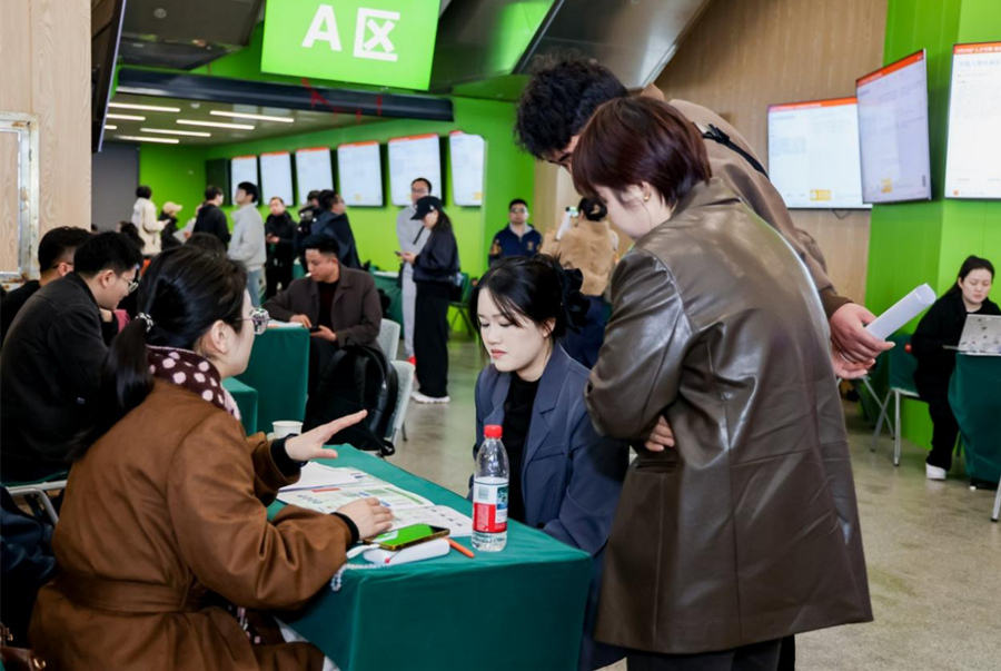 招聘会现场。受访单位供图