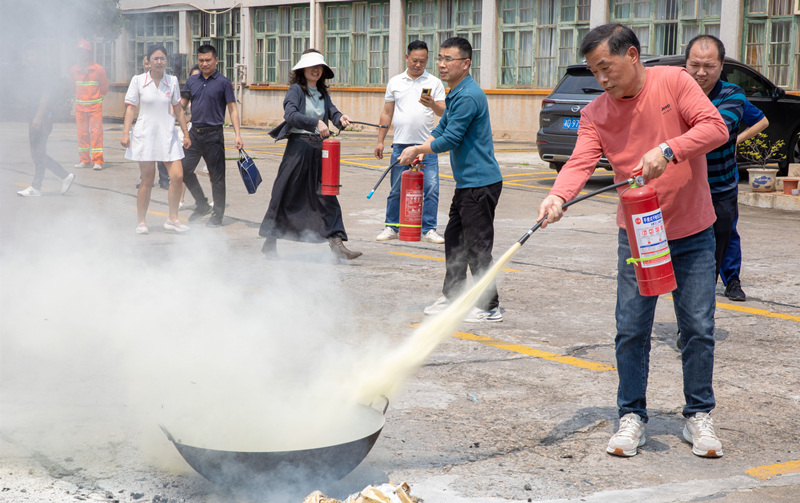 灭火实操培训。衡阳消防供图