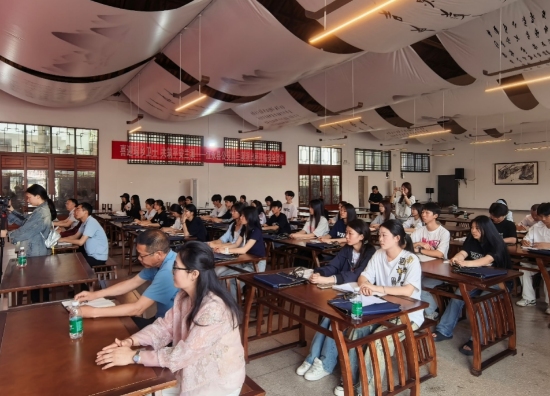电商直播培训现场。胡钧鸿摄