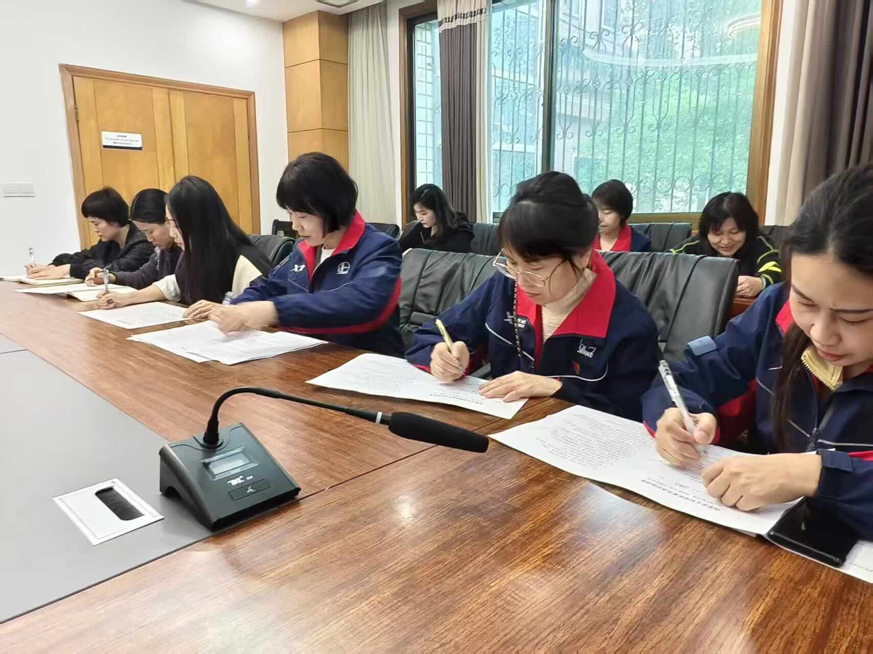 机关会议室保密宣传培训现场。唐俐摄