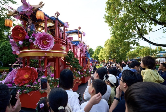 花车巡游。受访单位供图