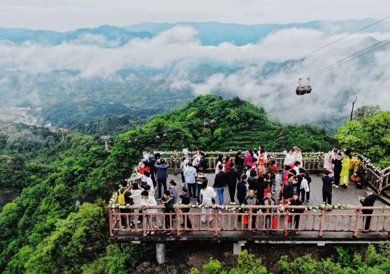 觀景台上的游客。單位供圖