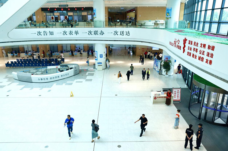 焕然一新。李根摄
