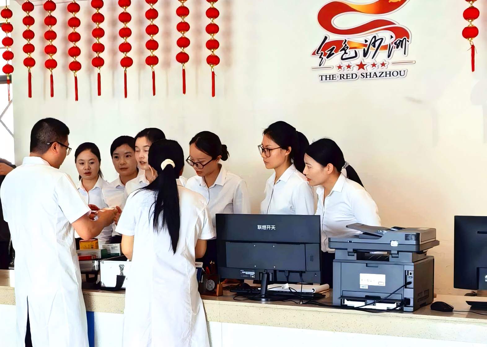 愛心驛站內提供八大服務。單位供圖