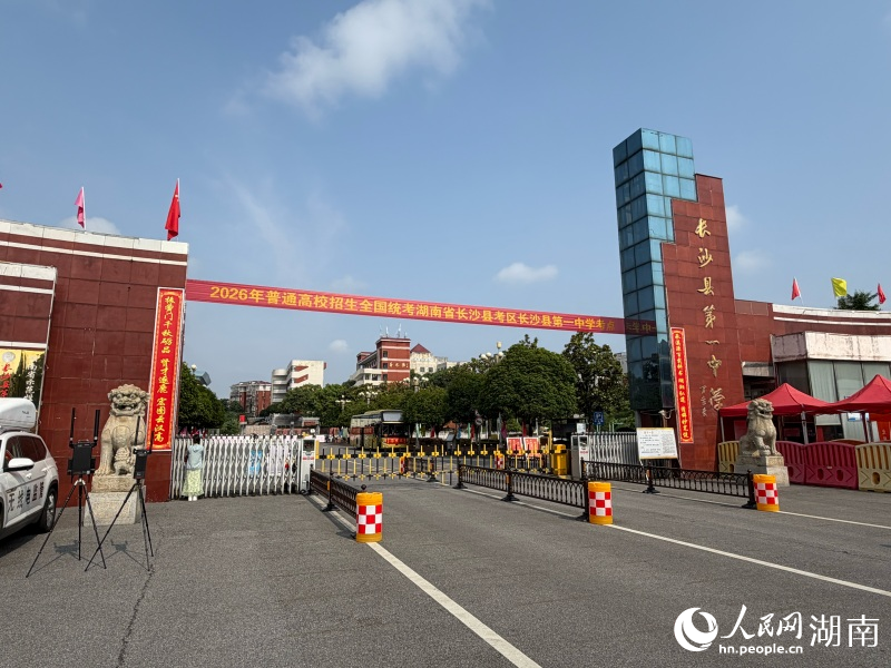 9点前考生已全部进入考点。人民网记者 林洛頫摄