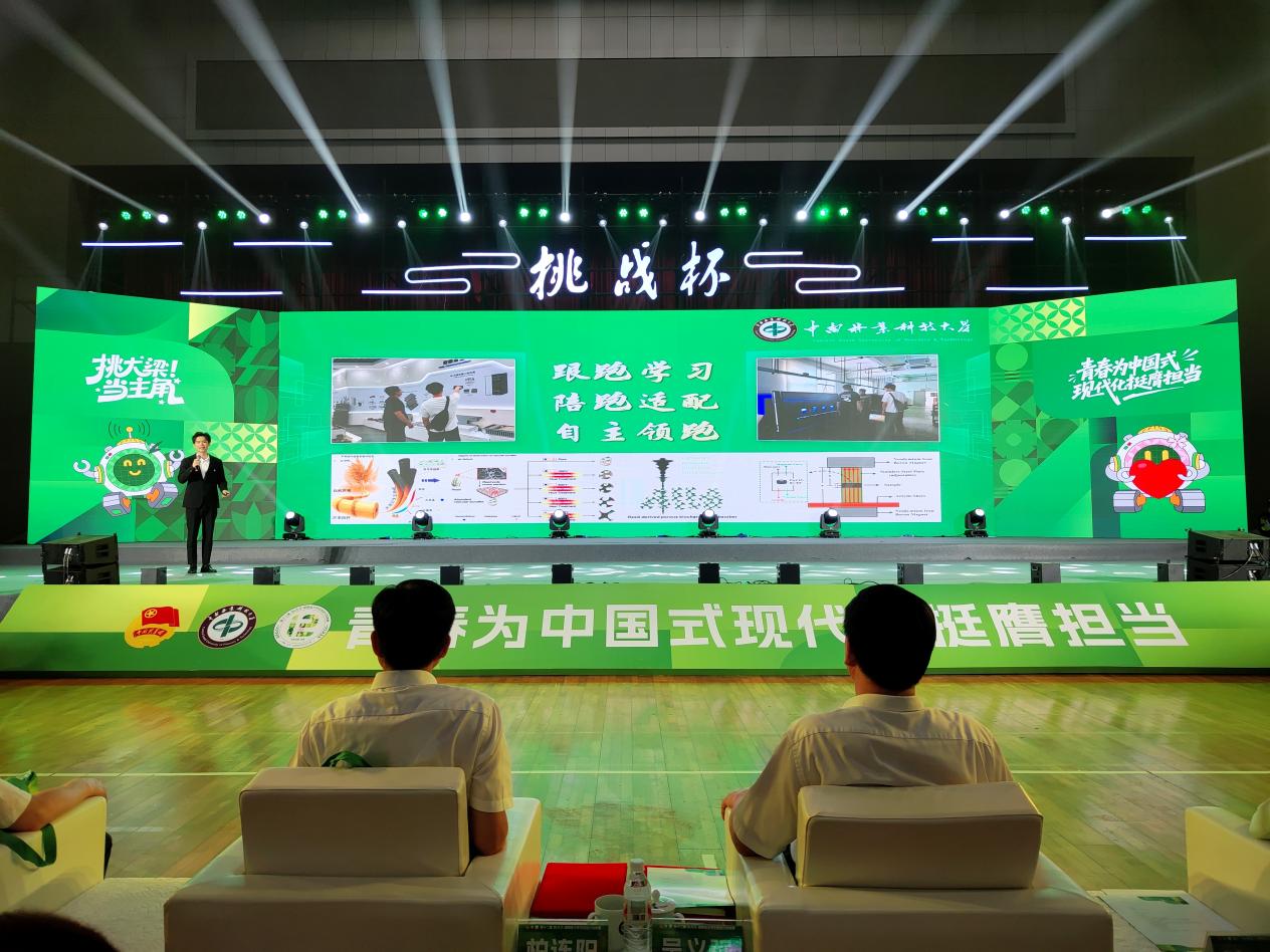 学生代表分享个人创新创业成长经历。罗惟摄