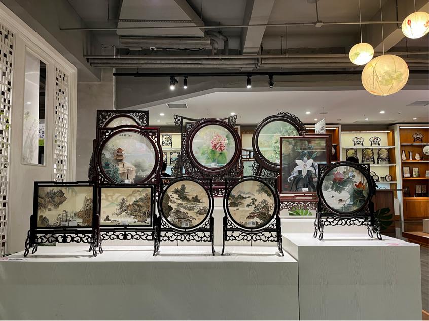 湘绣博物馆展出的绣品。袁晚宁摄