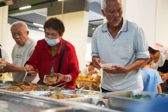 佳美惠長者食堂豐富的菜肴。朱靈敏攝