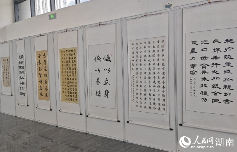 书法作品展示。人民网记者 刘宾摄
