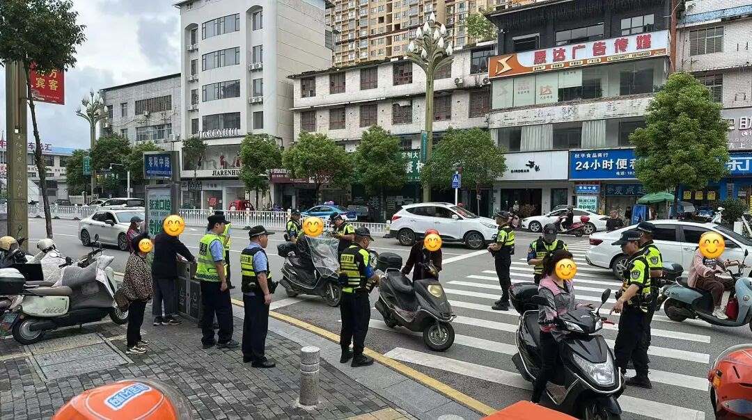 交通违法整治现场。单位供图
