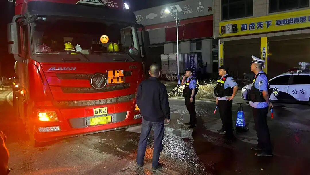 车辆排查现场。单位供图